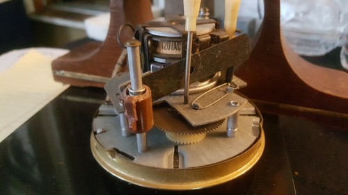 Vtg Working Seth Thomas Lighted Dial AC Mantle Clock Mounted in Wood USA Made - Picture 7 of 12