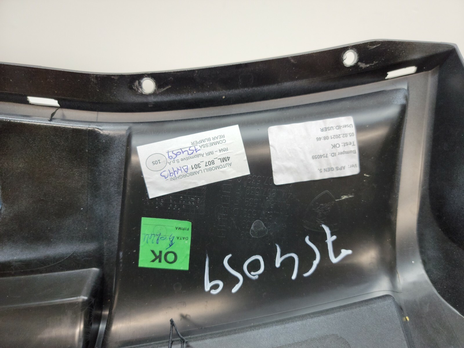 LAMBORGHINI URUS REAR BUMPER LOWER PORTION OEM 4ML807539 4ML807301