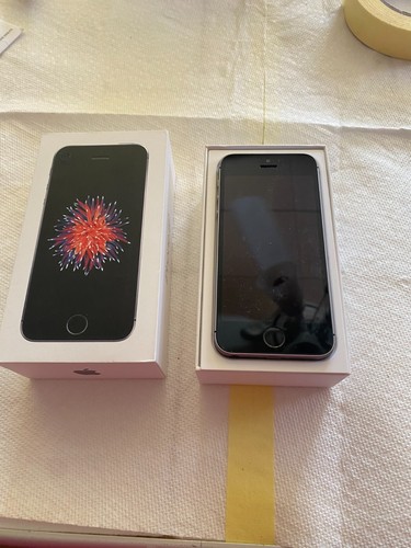 Apple iPhone SE - 32 GB - Silver (Unlocked) New in original box