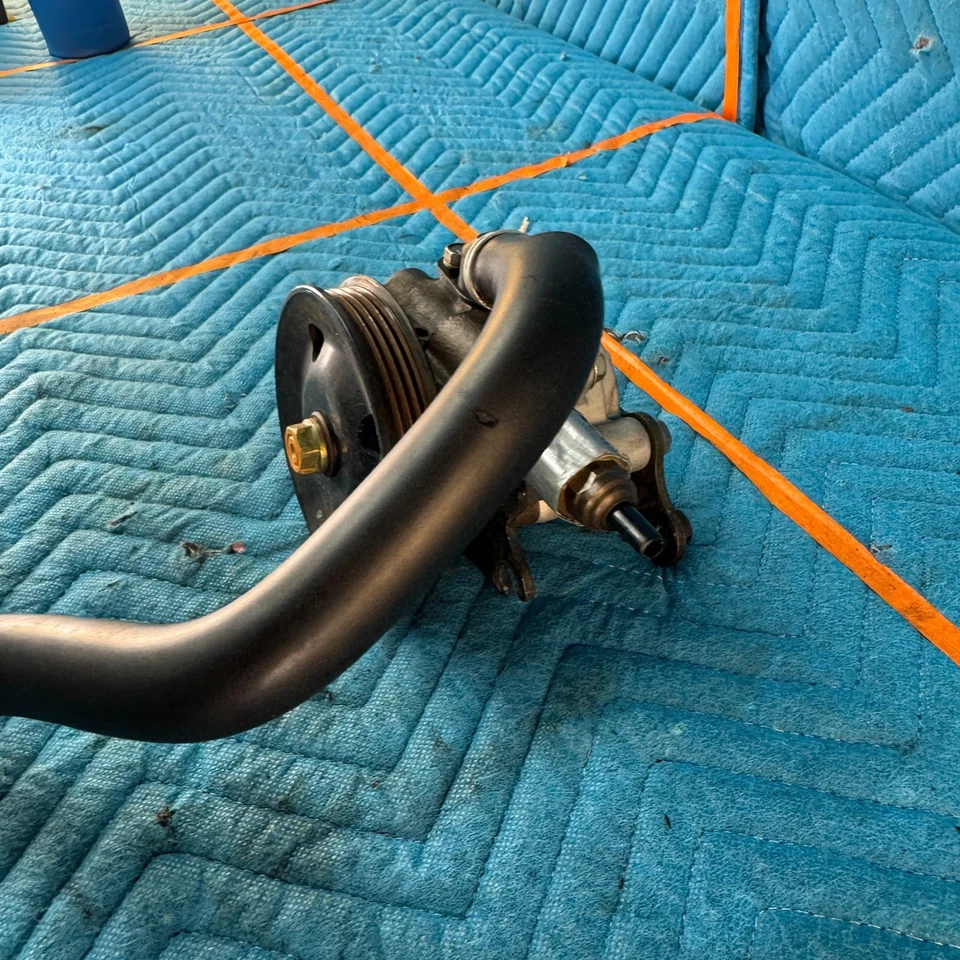 Bomba de dirección asistida Toyota Avalon 2000-2004 OEM 118 K Foto 2 de 4