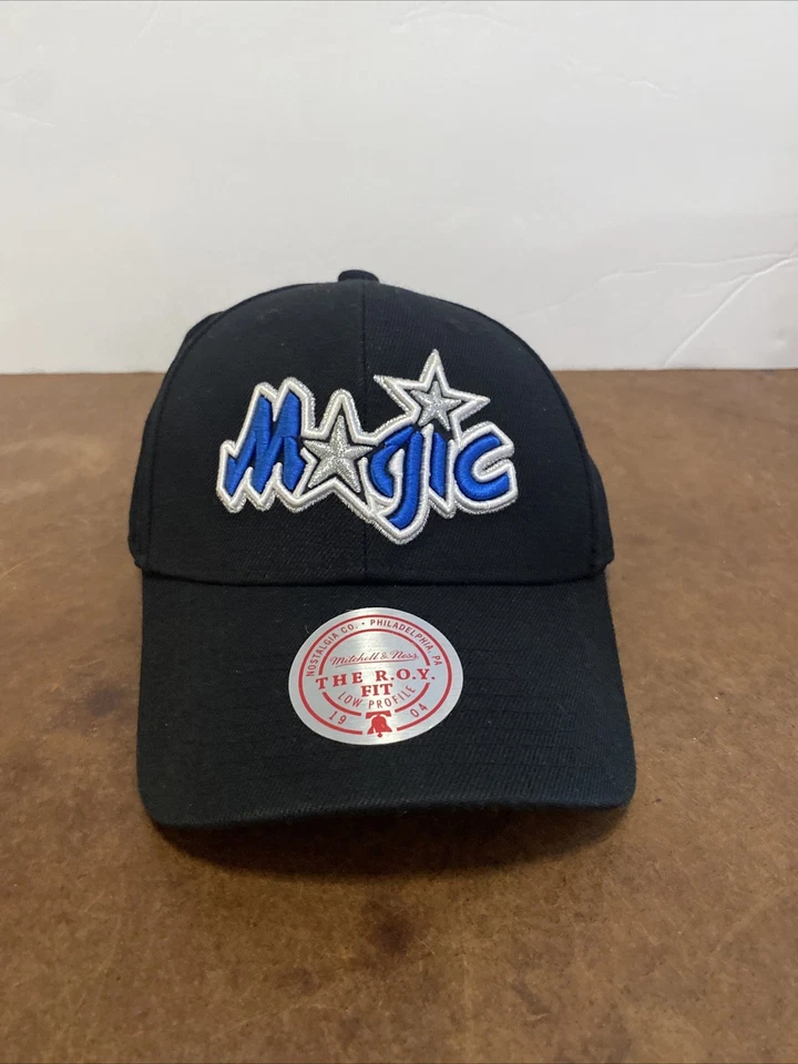 Gorra Orlando Magic Negra Retro Ajuste ROY Bajo Perfil Mitchell & Ness Ajustable Foto 2 de 4