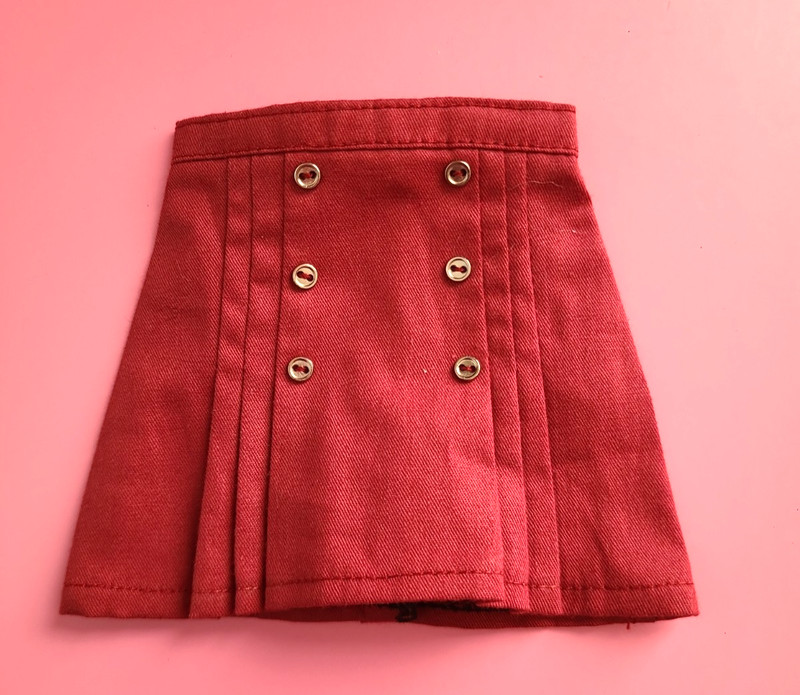 TONNER ELLOWYNE & TYLER BURGUNDY MINI SKIRT ALSO FITS SIMILAR TONNER DOLLS(V94)