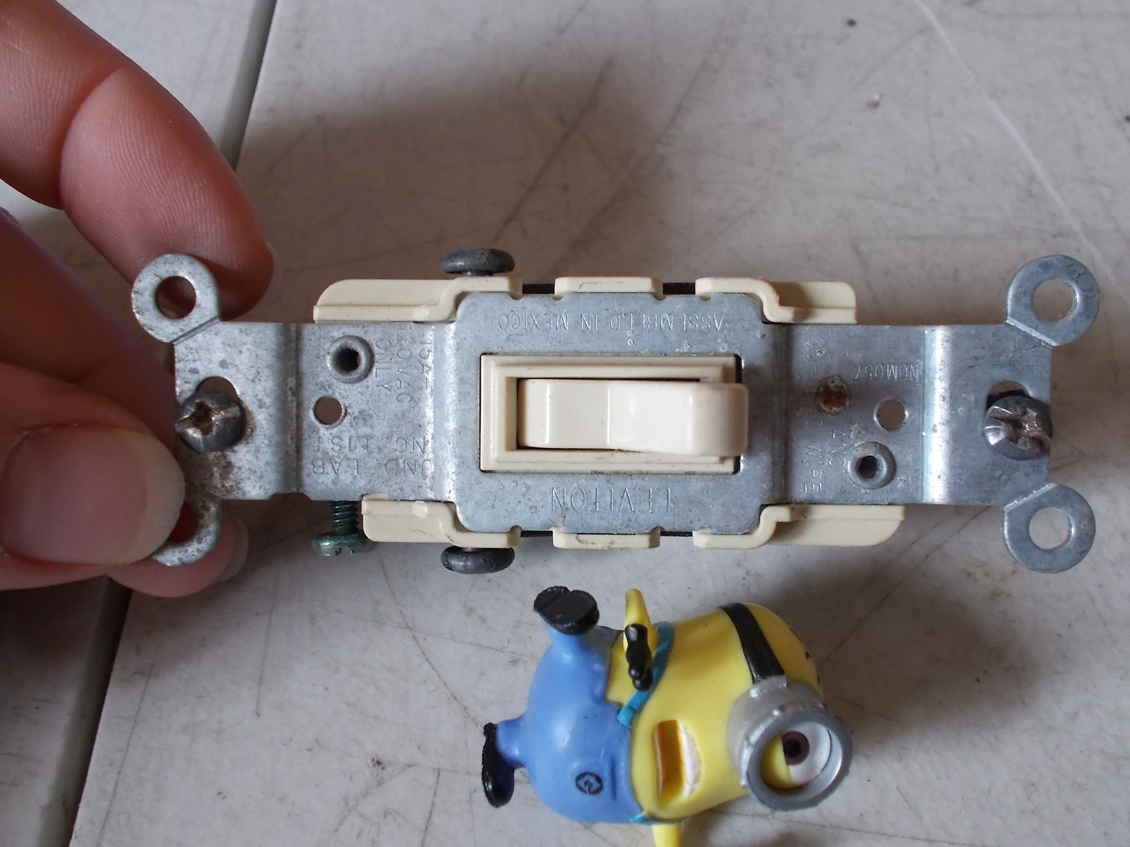 Leviton 214 6341453 NOM 057 Wall Light Toggle Switch *FREE SHIPPING