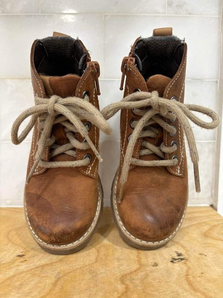 Little Kids Clarks Original Desert Boots toddler US size 7.5 Wide brown leather - Image 2 of 4