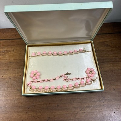 Vintage Lisner Necklace Bracelet Clip on Earrings Set Pink W Gold Tone EUC