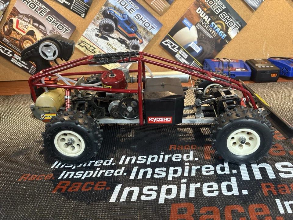 Carro colecionável vintage Kyosho Vanning.  Controle, funciona. Suporte e corpo - Imagem 2 de 4