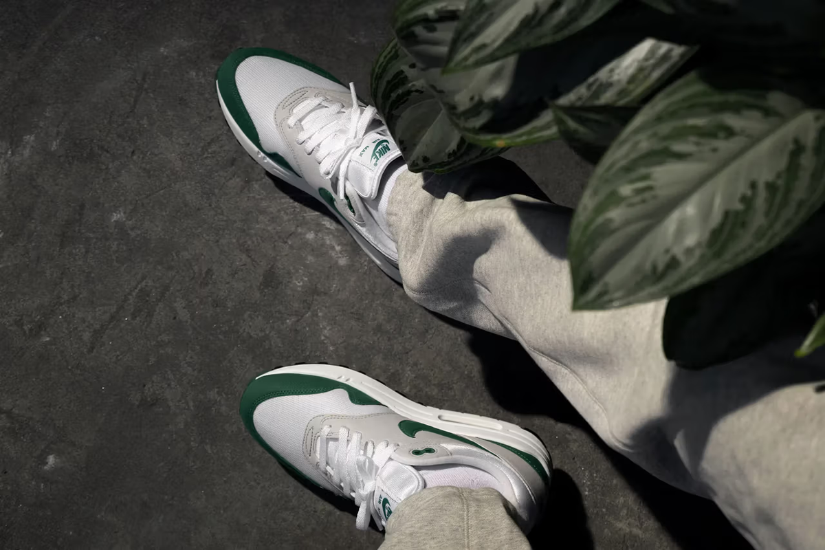 air max 1 anniversary green on feet