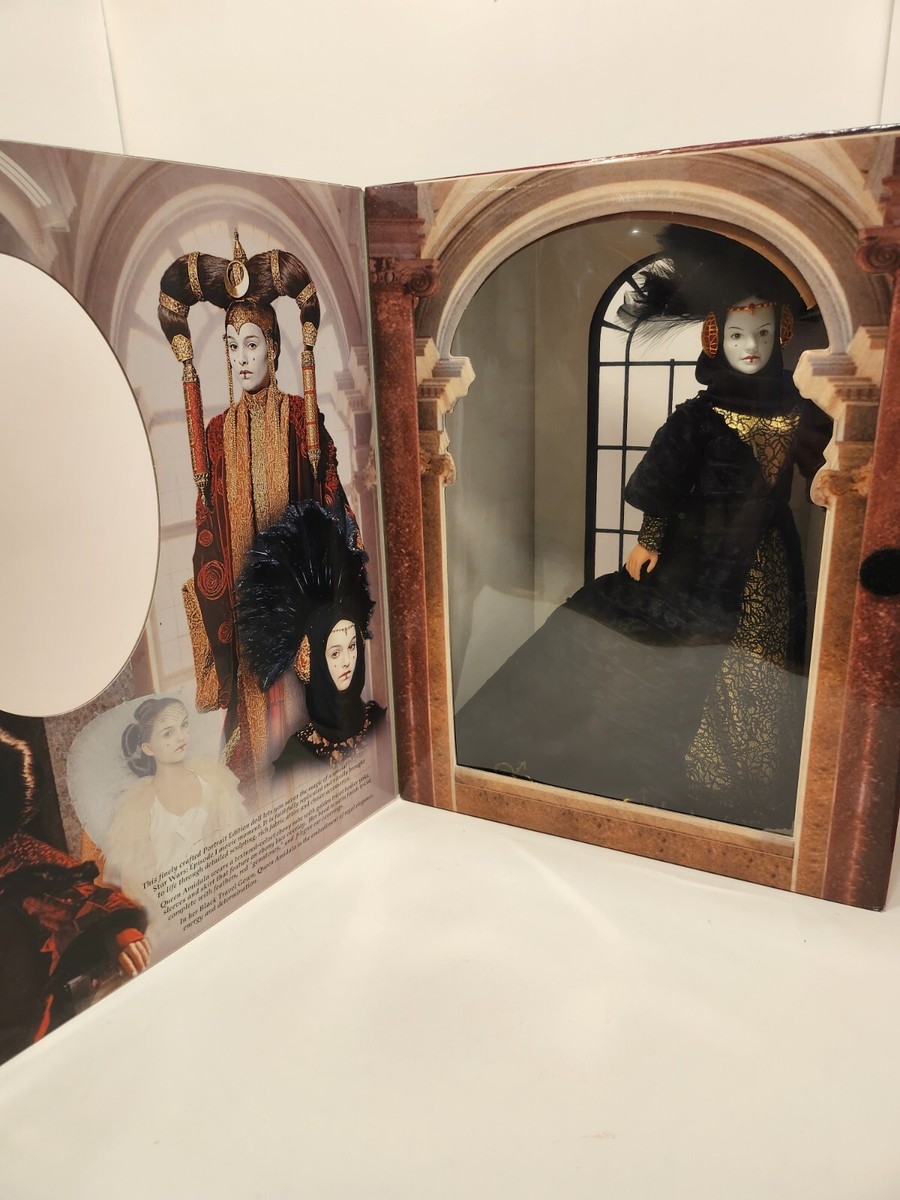 Queen Amidala Black Travel Gown 1999 Portrait Edition doll Star
