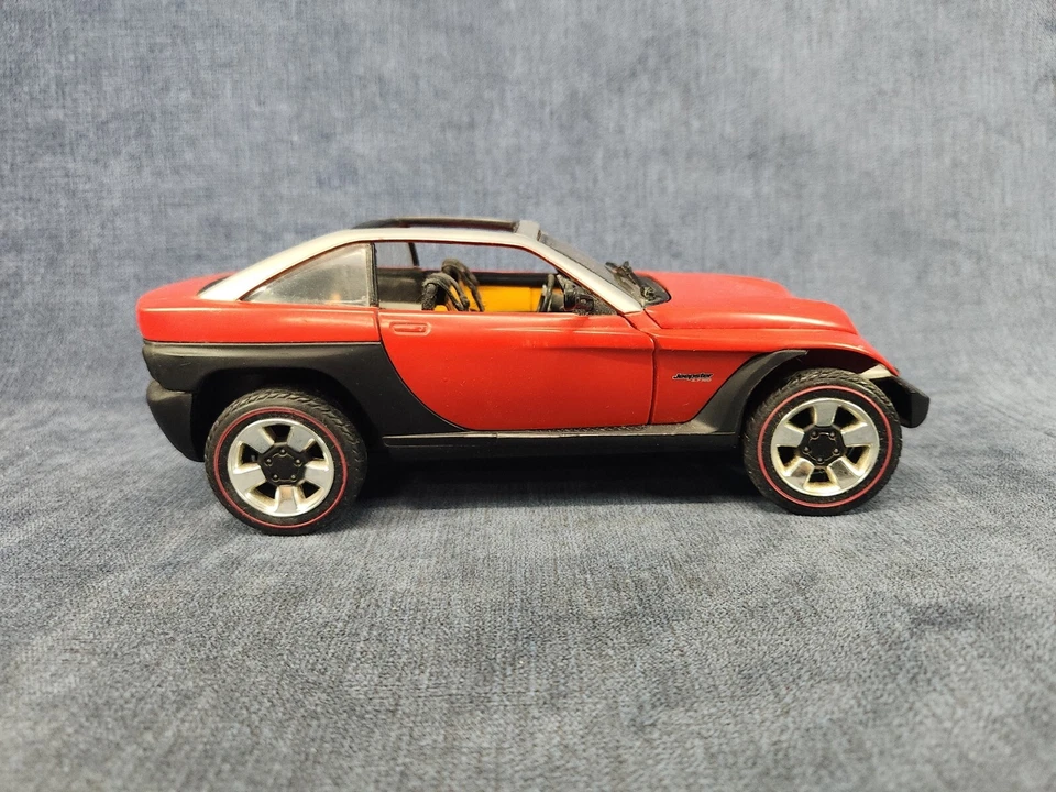 Matchbox Red Jeep Jeepster Concept Car Diecast 1/18 Scale Vintage 1999 u-10I - Image 4 of 4