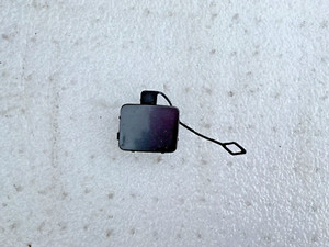 BMW 3er E90 E91 KLAPPE ABSCHLEPPÖSE SPARKLING GRAFIT STOßSTANGE VORNE 7116687