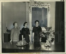 1964 Press Photo Mrs. Paul V. Godfrey & hosts of tours of Garden District Homes