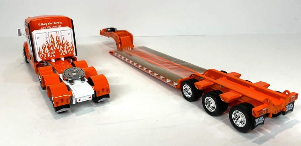 Kenworth T660 Tri-Axle  86” Aerodyne w Fontaine Lowboy DCP First Gear #60-1456 - Image 4 of 4