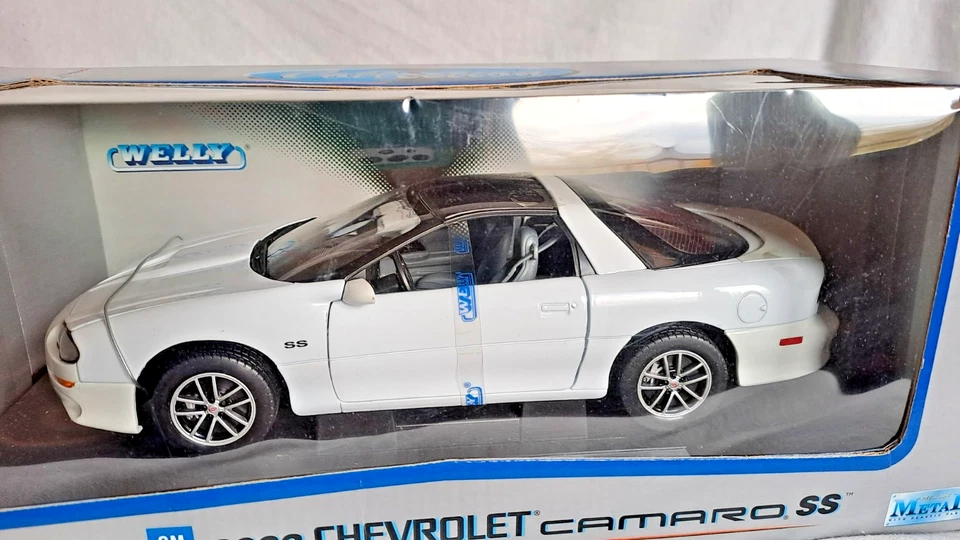 CHEVROLET CAMARO SS 2002 white 1:18 Welly WE19861WH come nuovo/ as new - Immagine 3 di 4