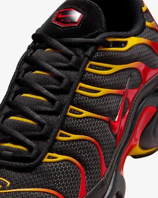 Nike Air Max Plus Black Flames Black University Gold DM0032-030