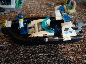 LEGO City Prison Island set 60130 complete 1 Broken Clip 2 Peeling Stickers