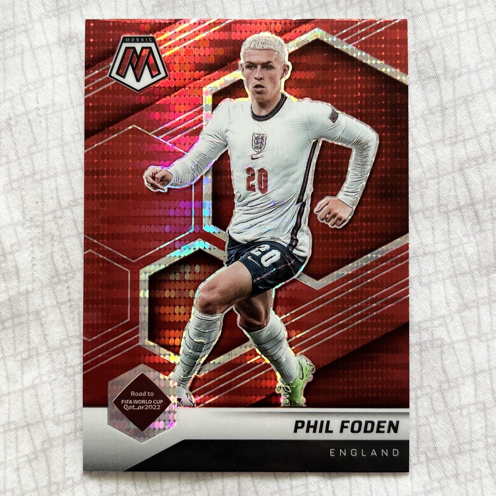 2021-22 Panini Mosaic FIFA Road to World Cup - Phil Foden #39 Red Pulsar Prizm