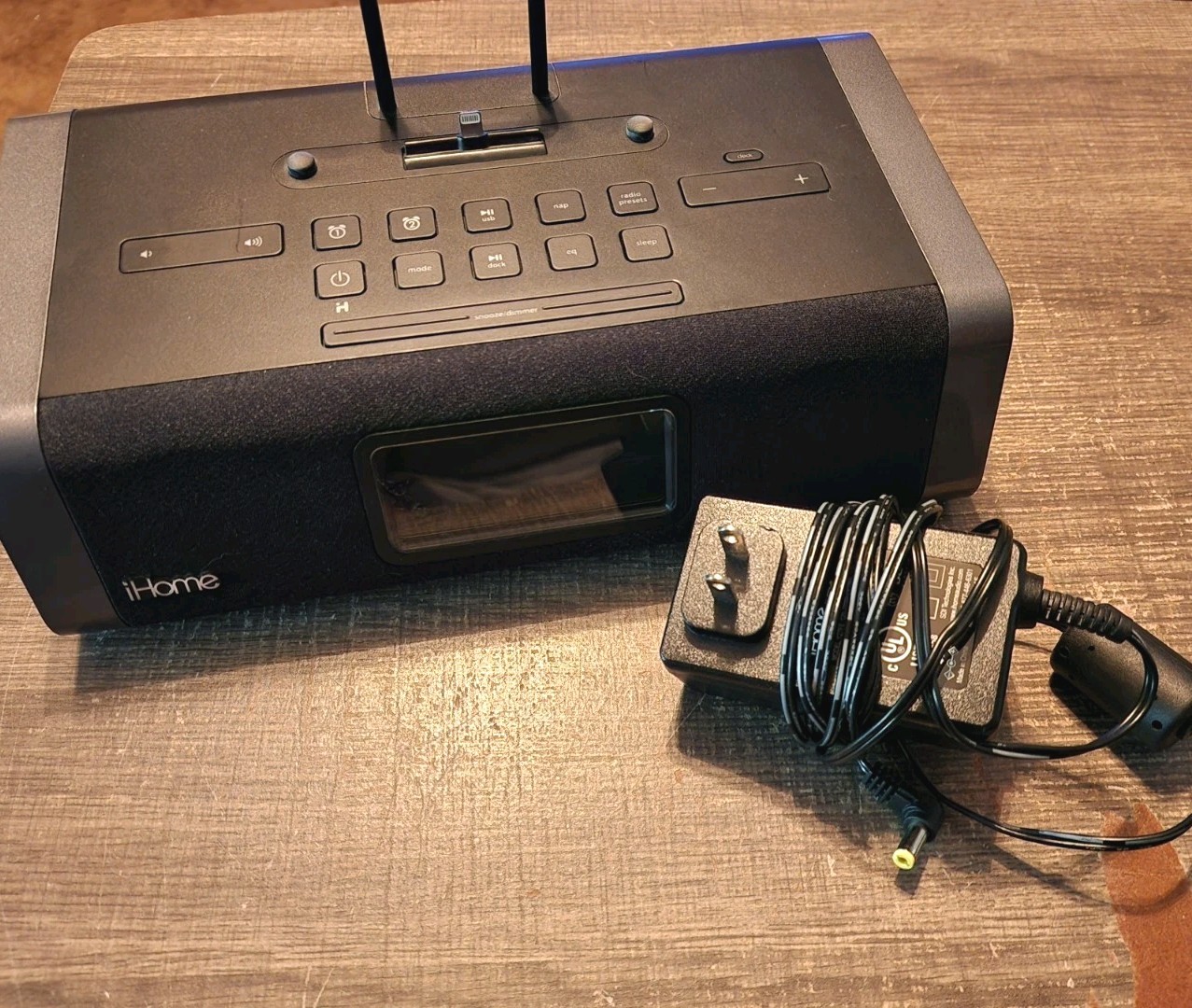 iHome iDL45 Alarm Clock Radio And Iphone Docking Station