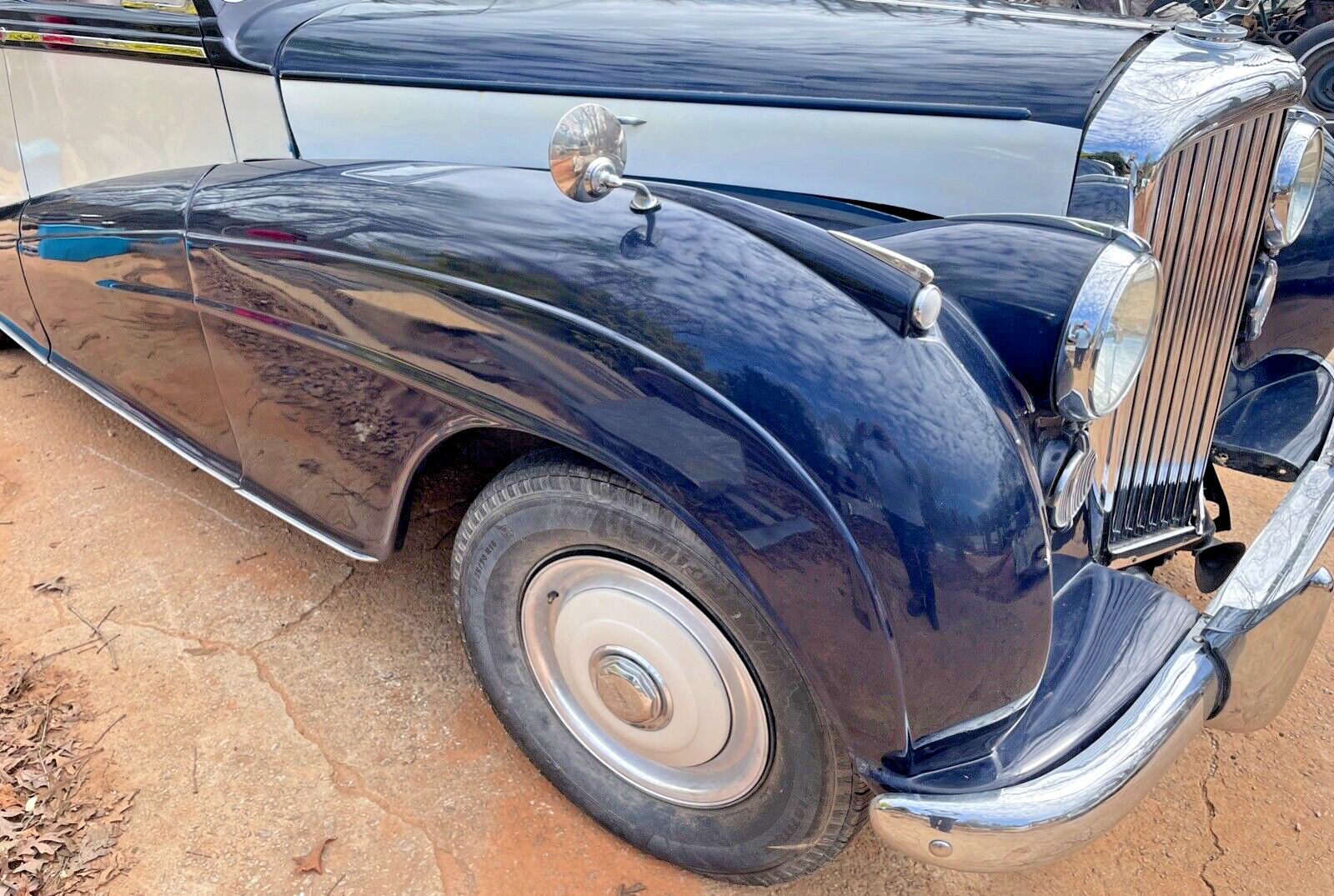 BENTLEY MULLINER ROLLS ROYCE DAWN WRAITH GAS CAP.  WORLDS LARGEST USED INVENTORY