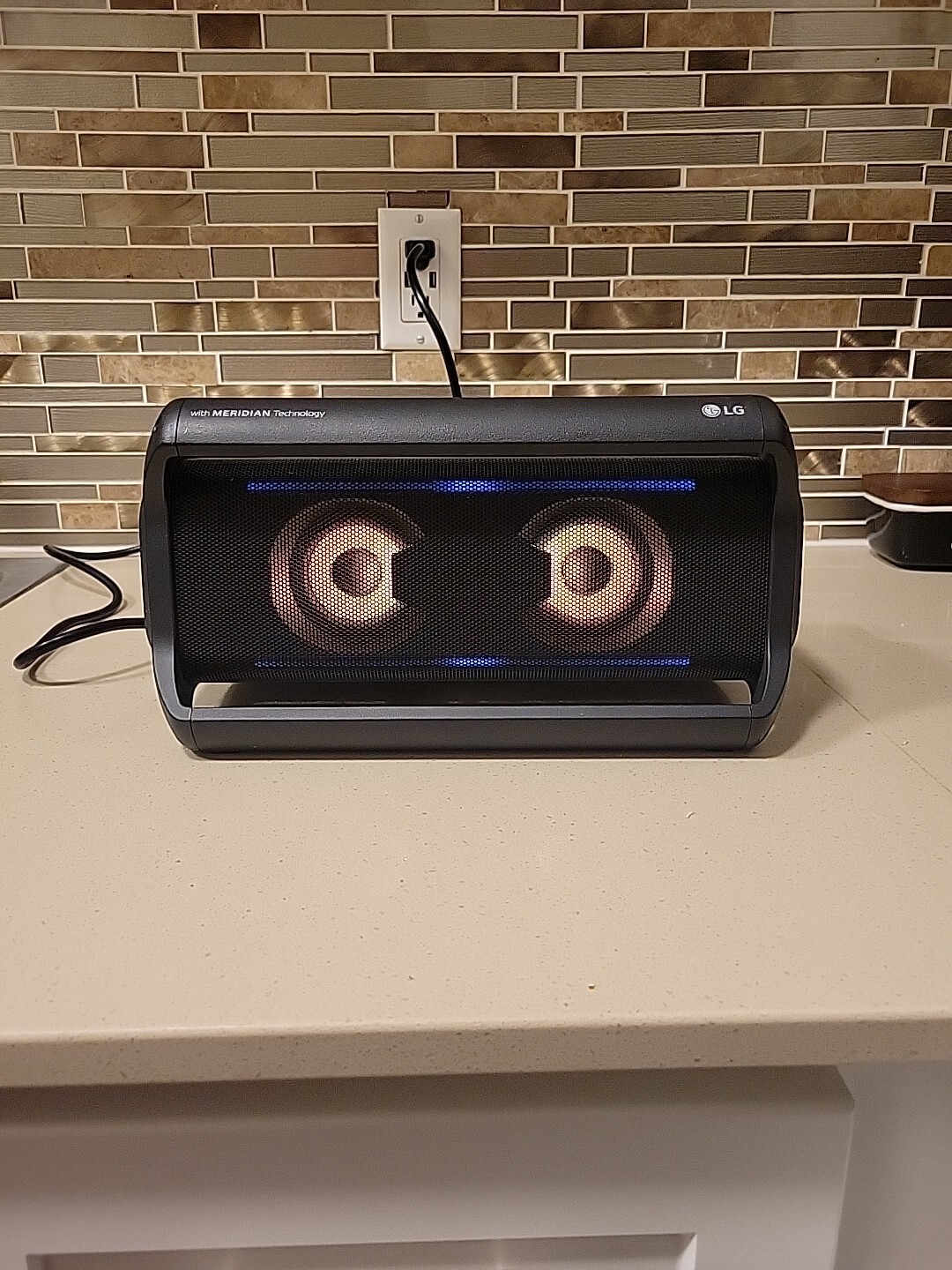 LG PK7 Portable Bluetooth Speaker with Meridian Technology Black w