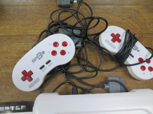 Retro-Bit Super Retro Trio HD Plus 3 in 1 Konsolen System HDMI NES SNES SEGA RAR - Bild 4 von 10
