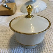 Lenox covered ivory w/gold pedestal 5.25”