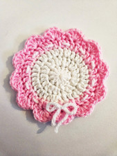 Handgeh&auml;kelter Untersetzer in Blumenform &ndash; Rosa & Wei&szlig; &ndash; Geschenkidee &ndash; 1 Stk.