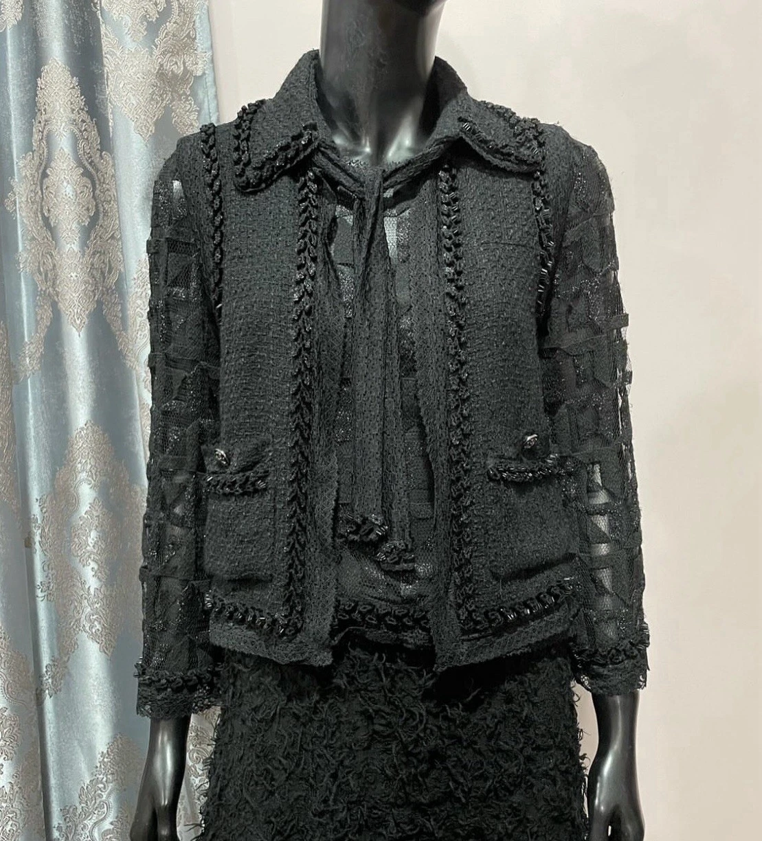 Splendido set blusa autentica Chanel Little nero tweed giacca logo CC taglia 38
