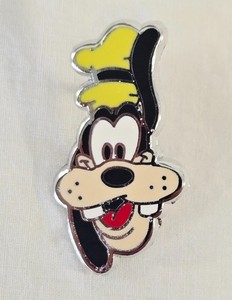 Walt Disney Pin Goofy Head Trading Enamel Lapel Pin - 2003, Authentic