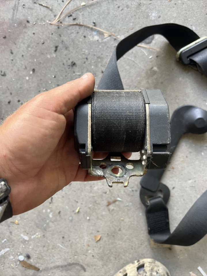 ❤️BMW 🔥E24 L6 M6 633CSI 635CSI Right FRONT SEAT BELT*E-02* - Imagem 2 de 4