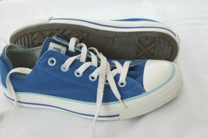 royal blue chuck taylors low