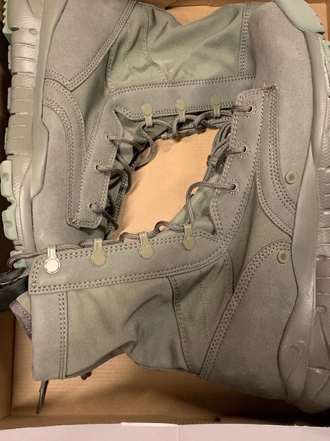 nike boots size 14