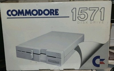 Commodore 1571 Floppy Drive For C64 64C VIC-20 C128 C16 PLUS/4 IOB w/ User Guide