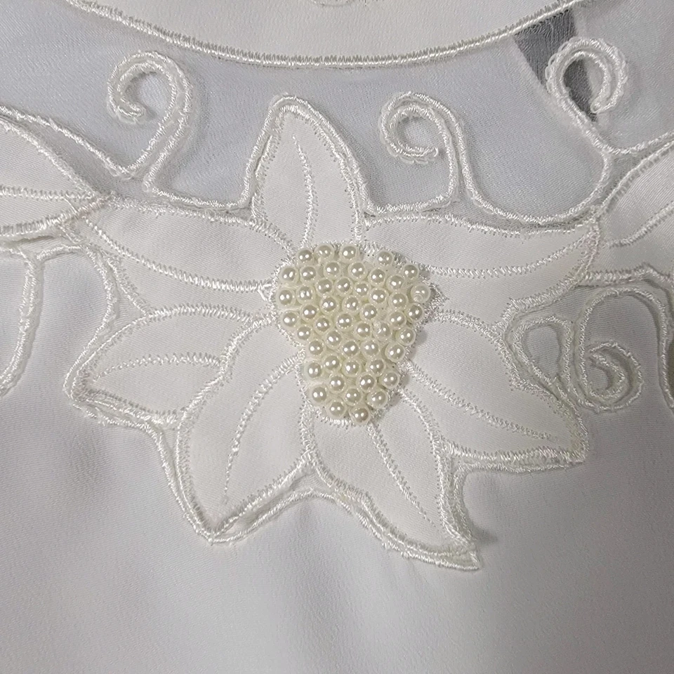 Blusa para mujer Kathy Che blanca hecha en EE. UU. Pullover imitación perlas adornos 12 Foto 4 de 4