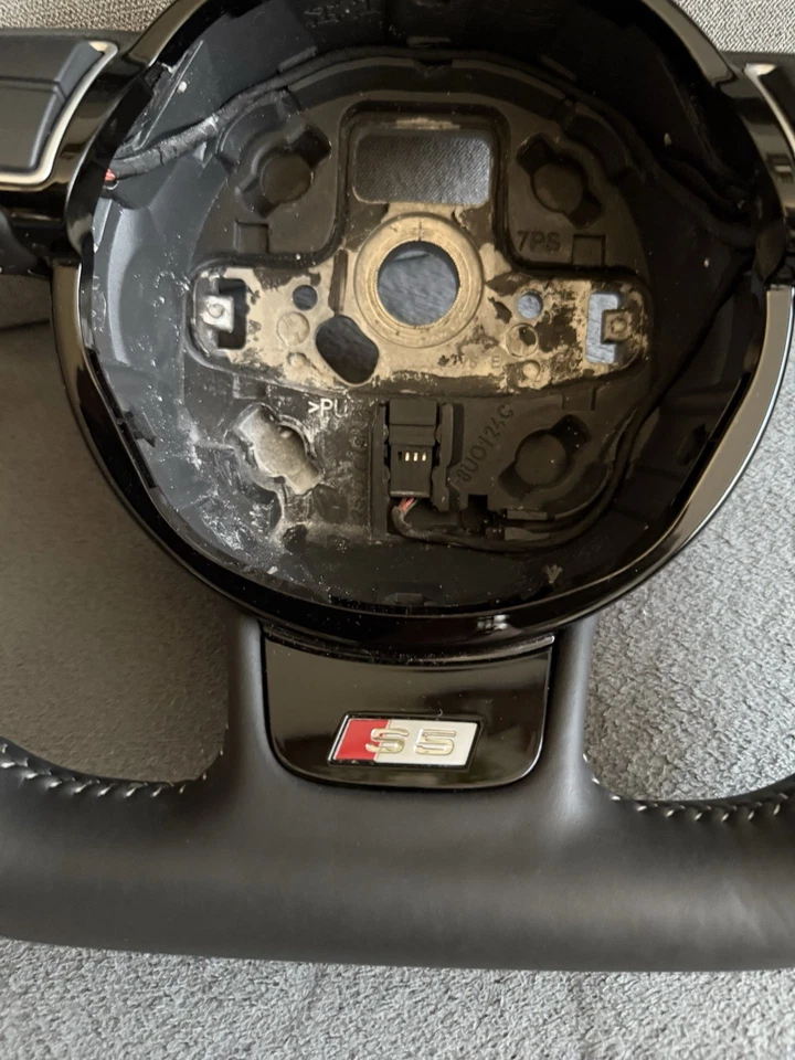 AUDI A3 S3 Q3 A4 S4 RS4 A5 S5 RS5 Q5  FLAT BOTTOM STEERING WHEEL , PADDLE SHIFT - Image 3 of 4