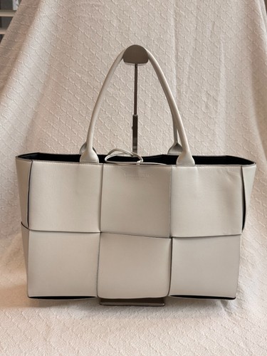 Borsa Bottega Veneta Medium Arco Intreccio in pelle bianca - Foto 3 di 21