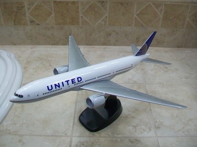 Pacmin United Ailrines 777-200 model /200 | eBay