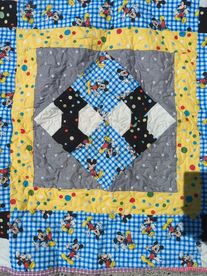 Manta acolchada a mano de colección Mickey Mouse retazos bebé guardería 32"x32" M34 Foto 3 de 4