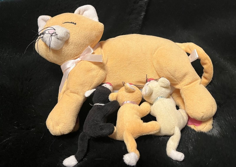 Manhattan Toy Nursing Nina Cat Plush Toy with Three Magnetic Nursing Kittens
