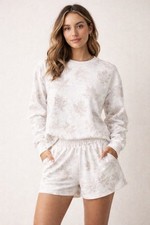 Women  s Two-Piece Lounge Set Leaf Print Sweatshirt Plus Shorts Size Small Soft