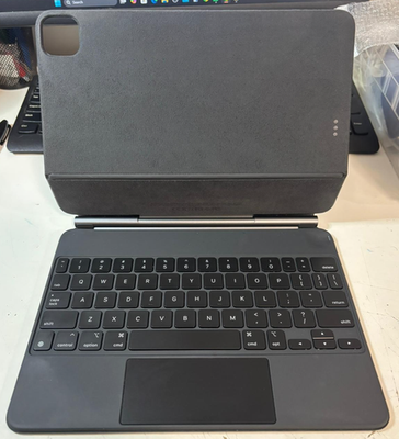 Apple Magic Keyboard 11