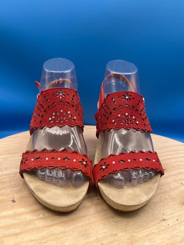 Босоножки женские Earthies Rosarito 8,5B джазовые красные с ремешком на блочном каблуке со стразами - Изображение 4 из 4