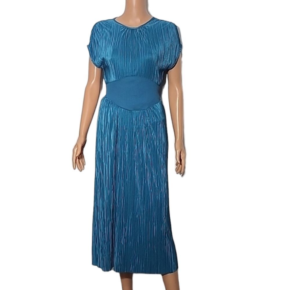 open lace back dress Womens Zara green pleated midi skirt size Extra Small – thestylingbank main image 1