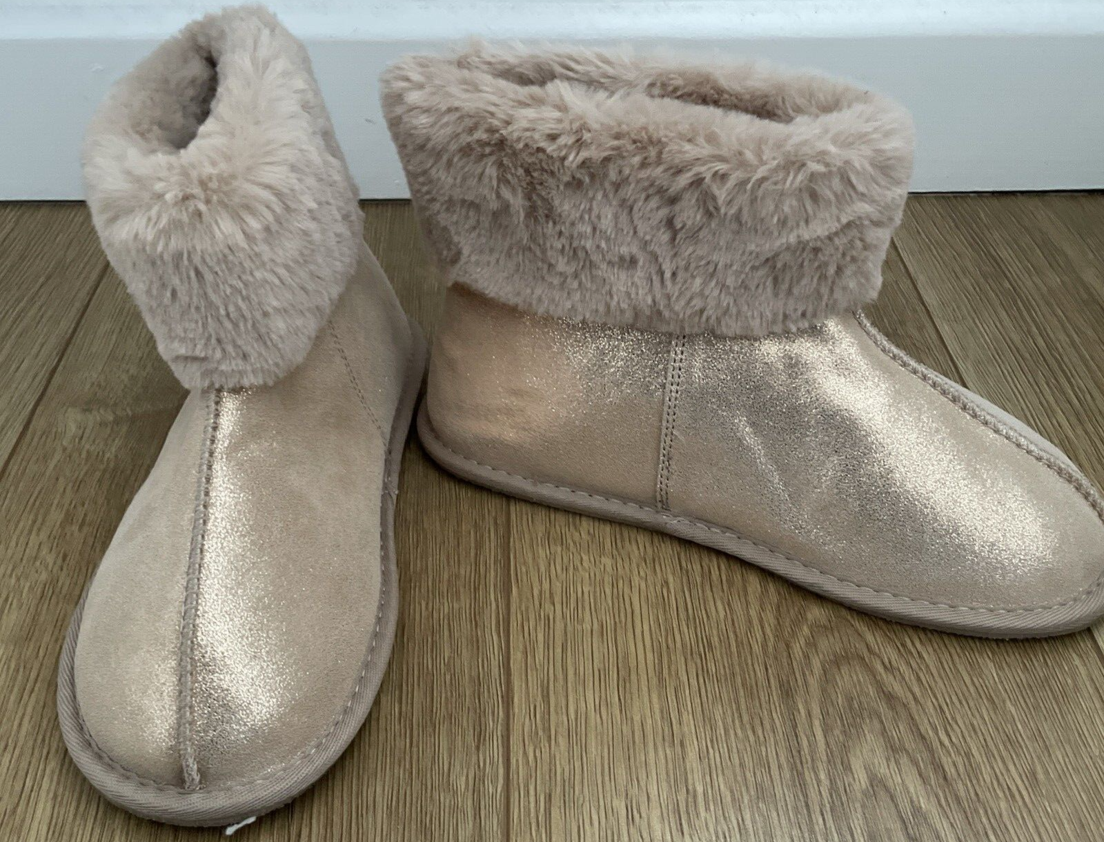 PANTOFOLA D’ORO Next Stivali ciabatte scamosciati oro rosa fodera pelliccia sintetica novità regalo Natale UK 6