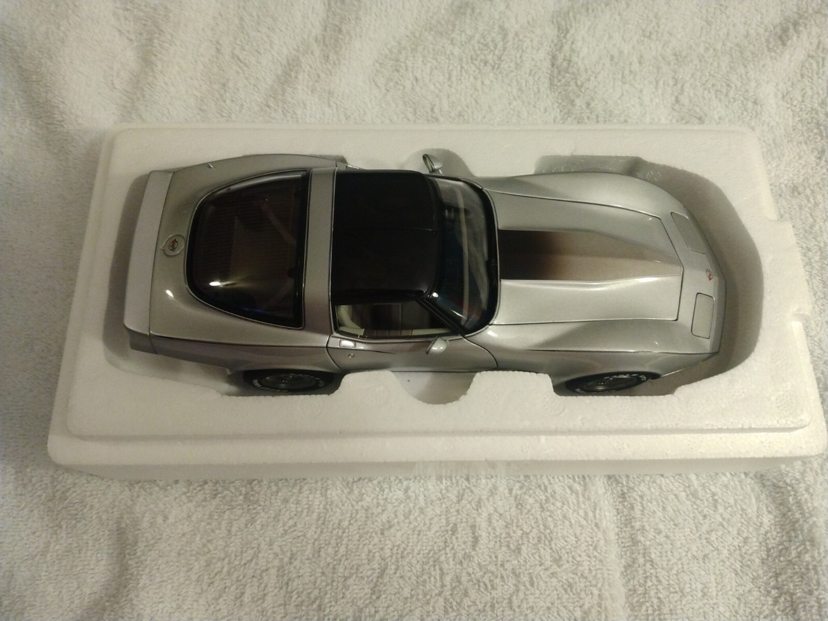 AUTO ART 1982 CHEVROLET CORVETTE 1/18 DIECAST | eBay