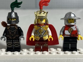LEGO Castle Kingdoms 7946 King's Castle Minifigure & Parts Lot Dragon Knight