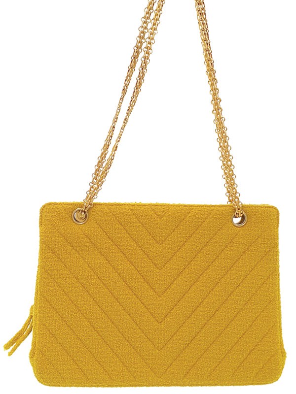 Chanel V-Stitch Chain Shoulder Bag in Black T727