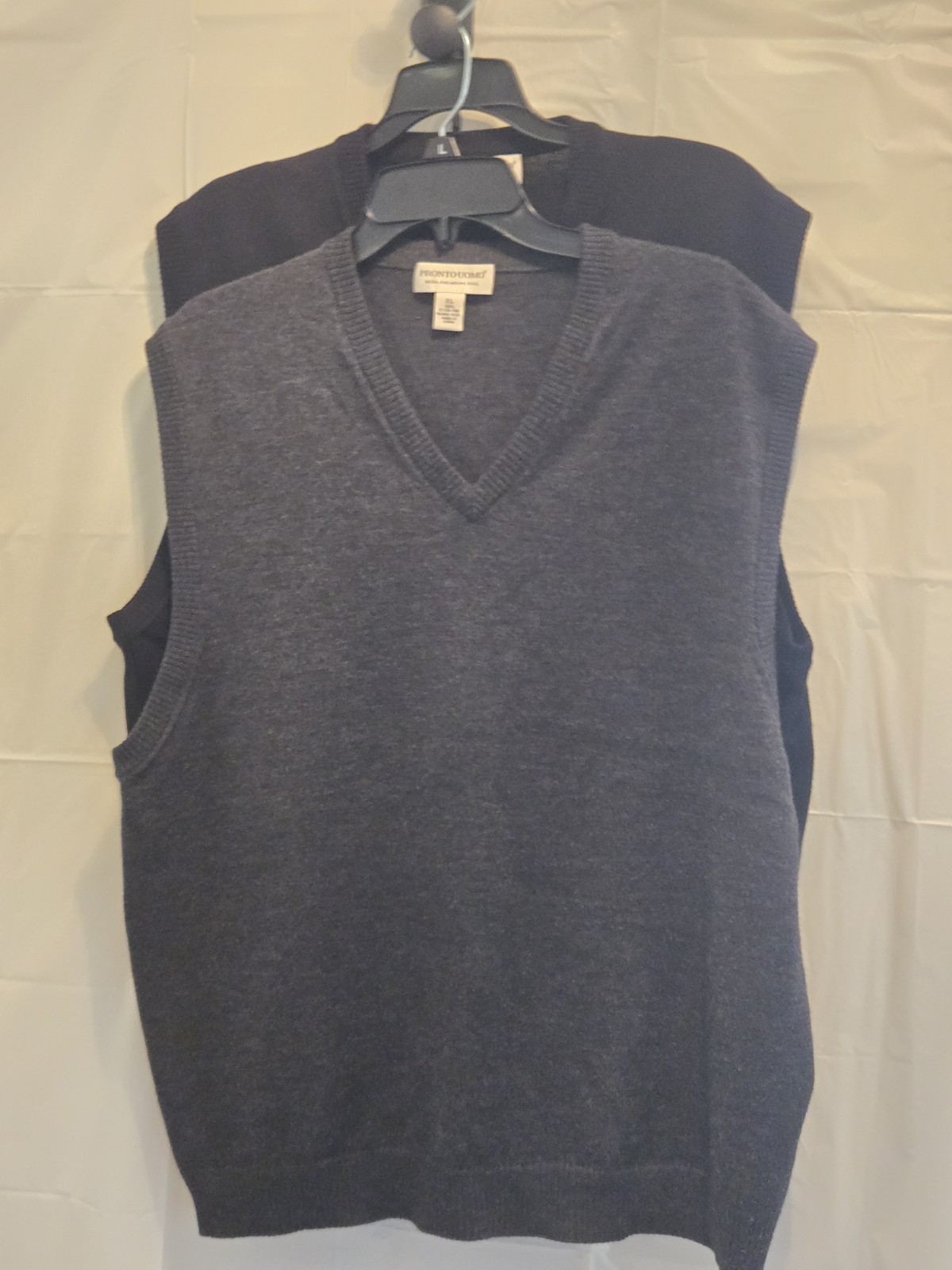 Pronto Uomo Mens  V-Neck Sweater Vests XL lot of 2. 100% Extra Fine Merino Wool