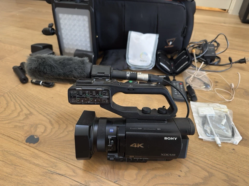 Sony Pxw-Z90 4K Camcorder with Sony EGM-VG1 mic Manfrotto Lykos light Rode mic - Image 3 of 4