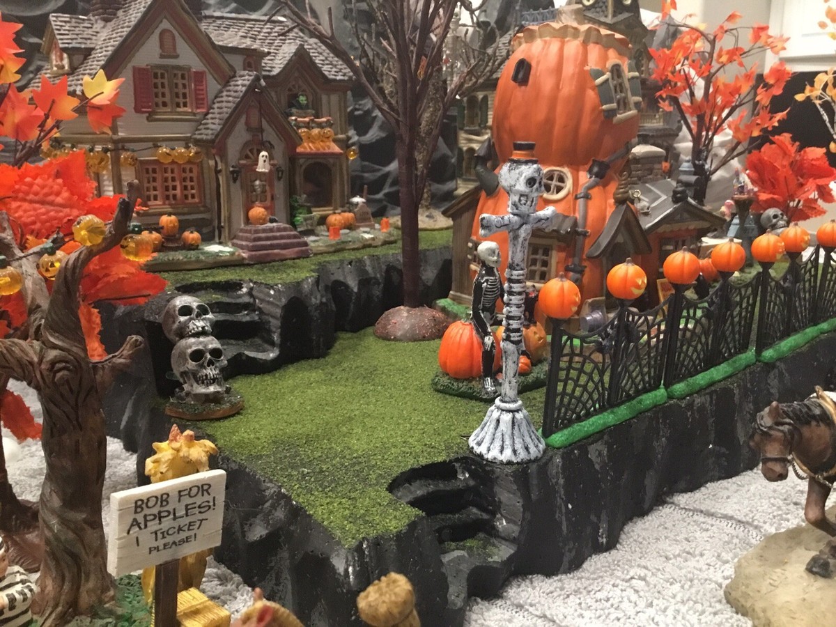 Accessoire Village Lemax Spooky Town - Pont Couvert Effrayant #33631 - 11,4x21,6x11,9 Cm - Résine Peinte à La Main, éclairable