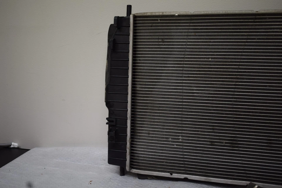 Jaguar XK8 1997 4,0 L V8 radiador fabricante original de fábrica Foto 2 de 4